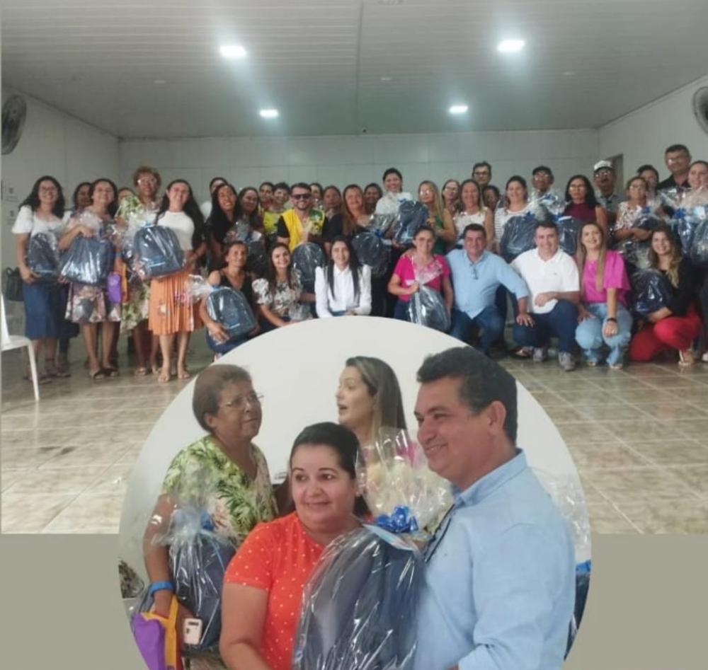 Prefeito Luiz Claudino enterga kits aos agentes comunitários de saúde (Foto: assessoria) 