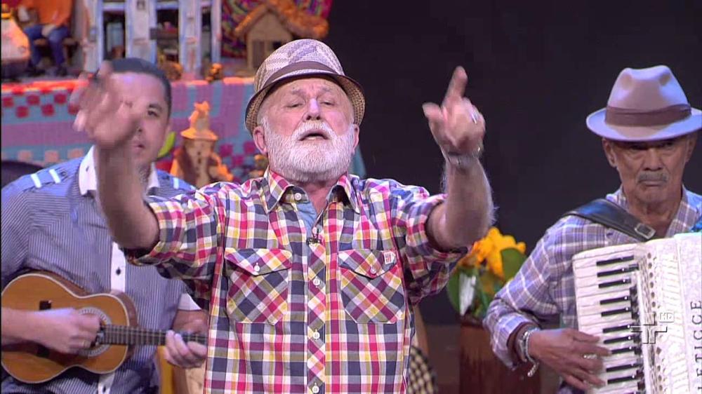  Cantor e radialista Biliu de Campina é internado em hospital com suspeita de AVC