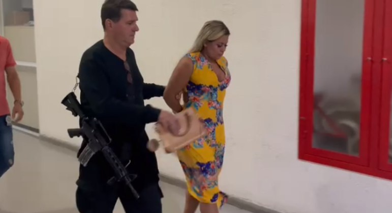 Bibi perigosa çé presa em shiping no RJ 