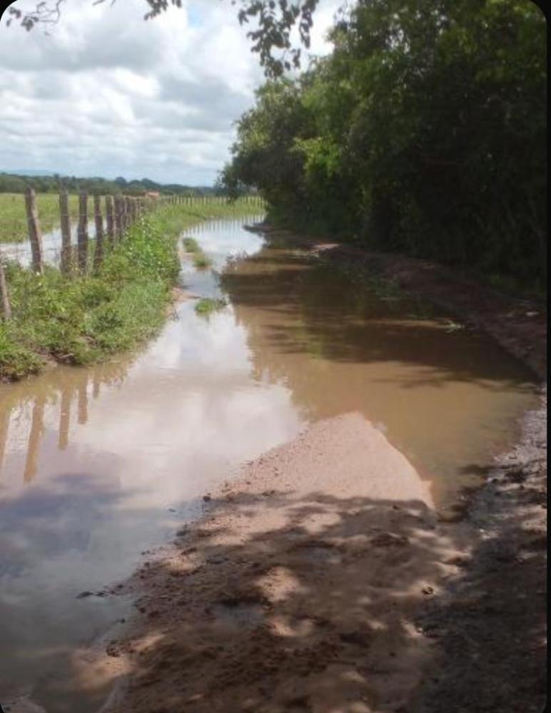 Estrada da comunidade de Cacimba do Gado deixa moradores illhadsos em Santa Helena 