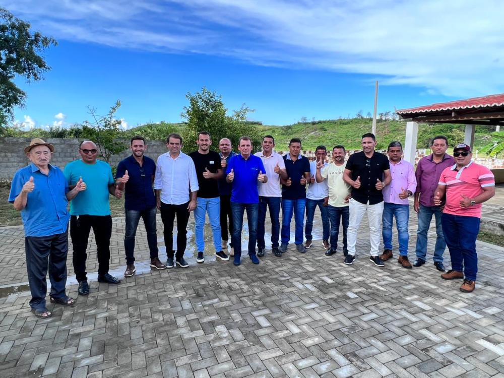  Prefeito, ex-prefeitos e todos os vereadores de Serra Grande fazem festa para receber o deputado Chico Mendes 