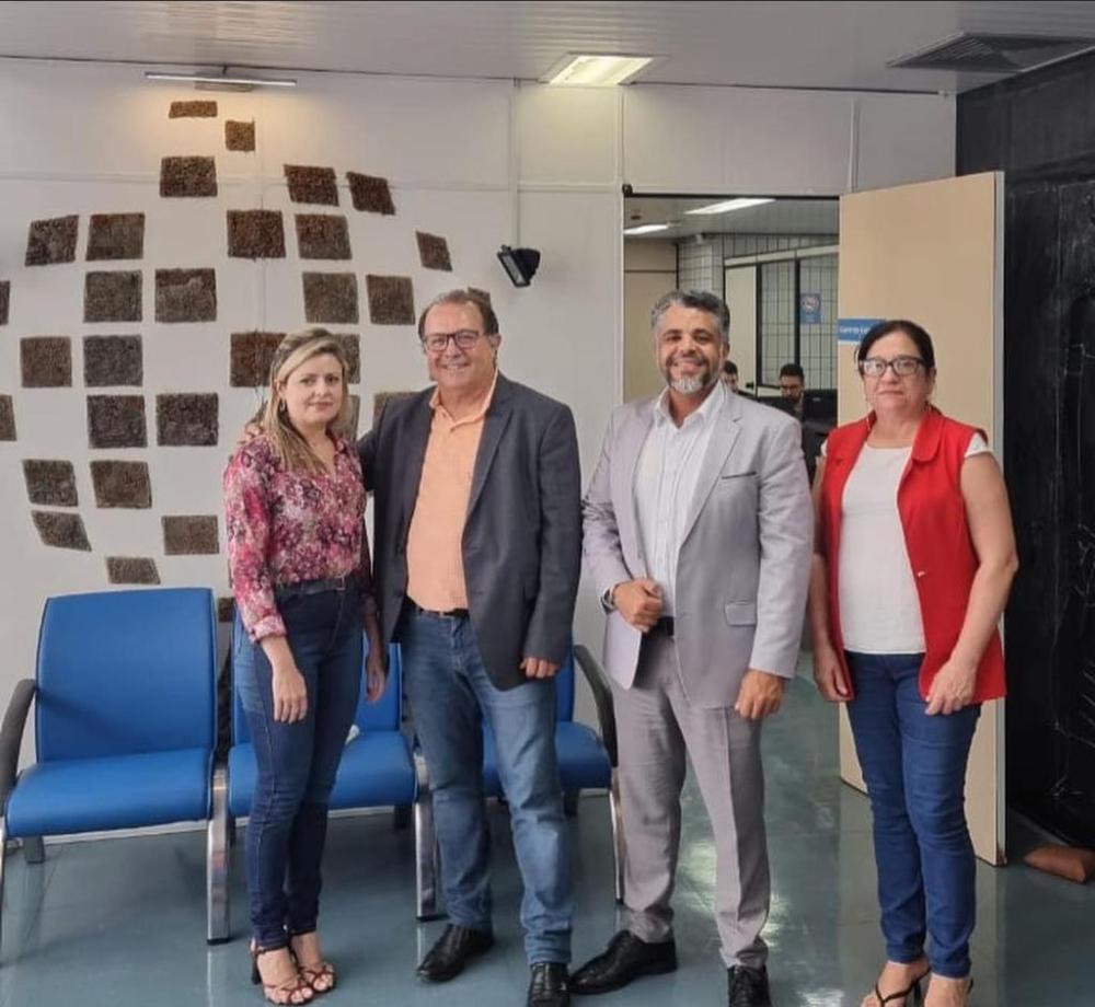 Prefeito Ceninha Lucena durante encontro com a direcao do INSS em CG 