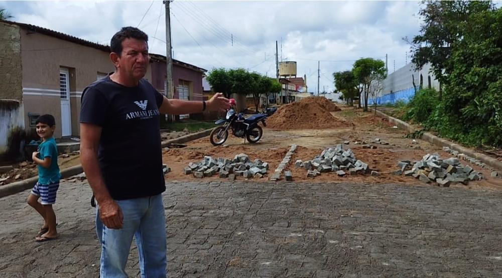 Pavimentação do bairro das Casas populares em Bonito de Santa Fé (Foto: Péricles) 