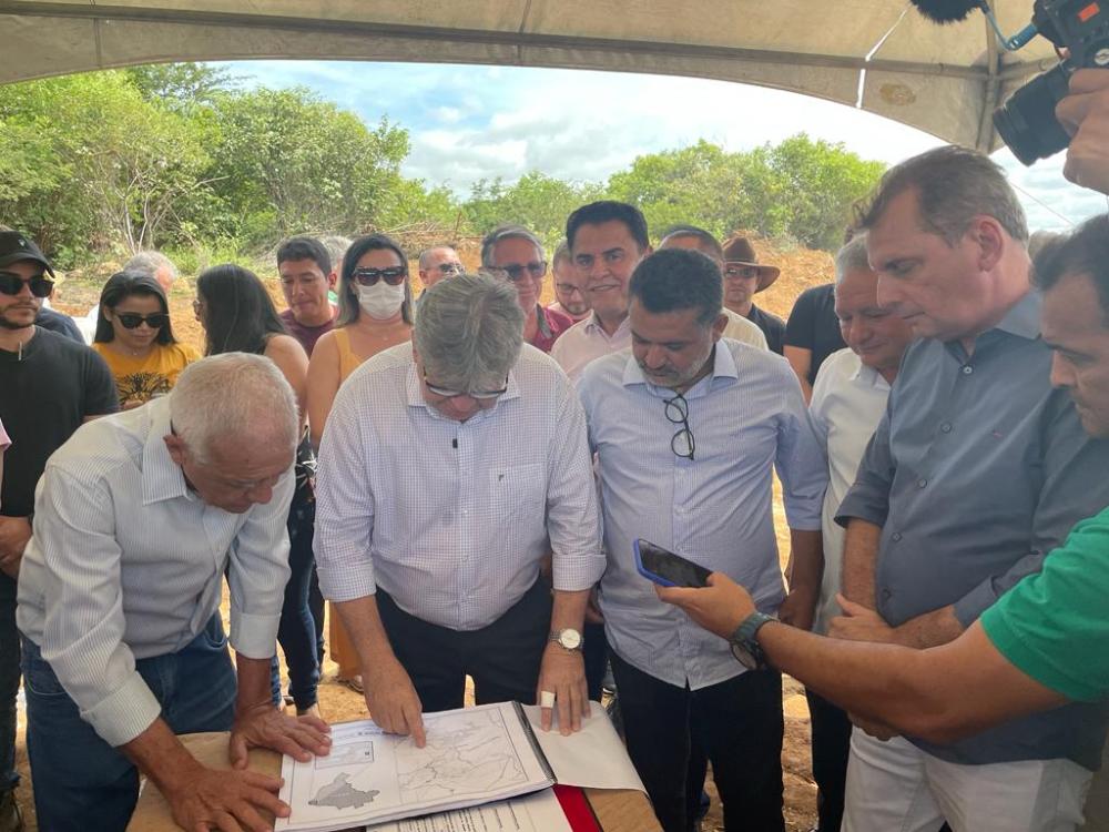 Governador assina ordem de serviço para asfaltamento da rodovia do Gravatá 
