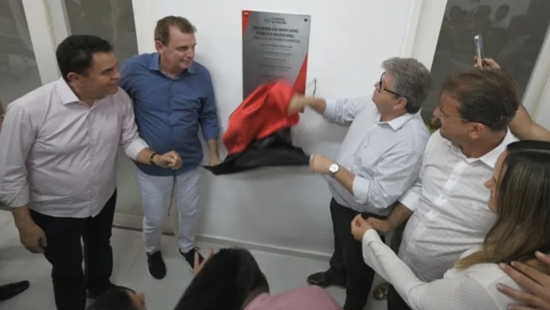 Durante inauguracão do mercado público de São José de Piranhas 