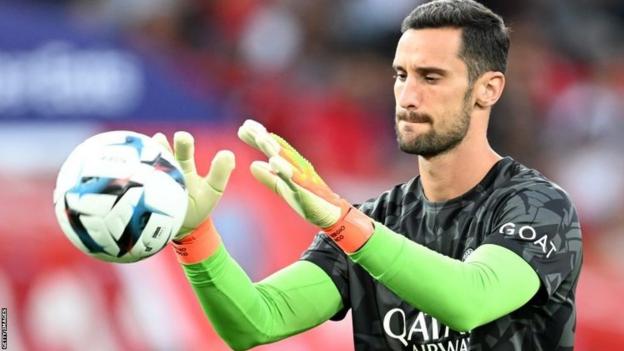  Goleiro reserva do PSG está internado na UTI após sofrer grave acidente