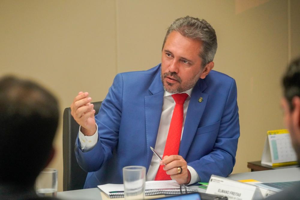 Elmano, antecipará 13º salário 