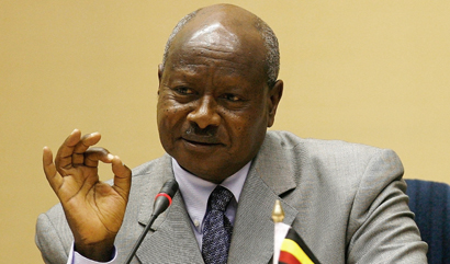 Ainti-LGBT: presidente de Uganda aprova lei anti-LGBT que impõe a pena de morte em alguns