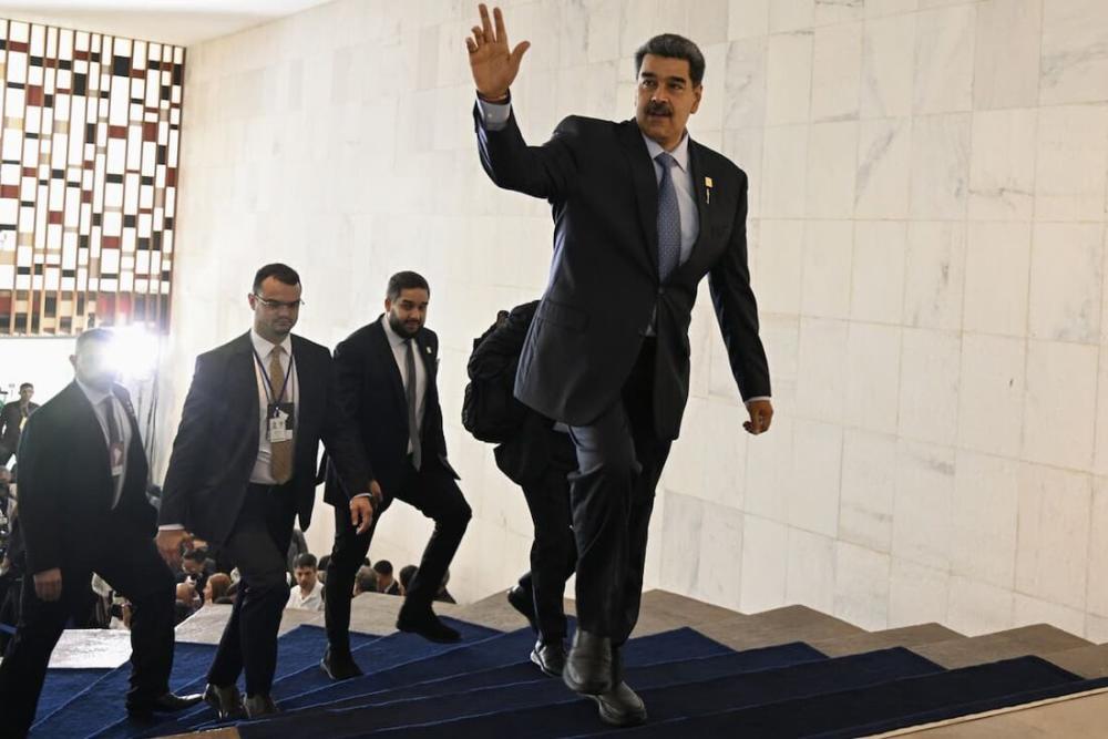 Seguranças de maduro agridem jornalista