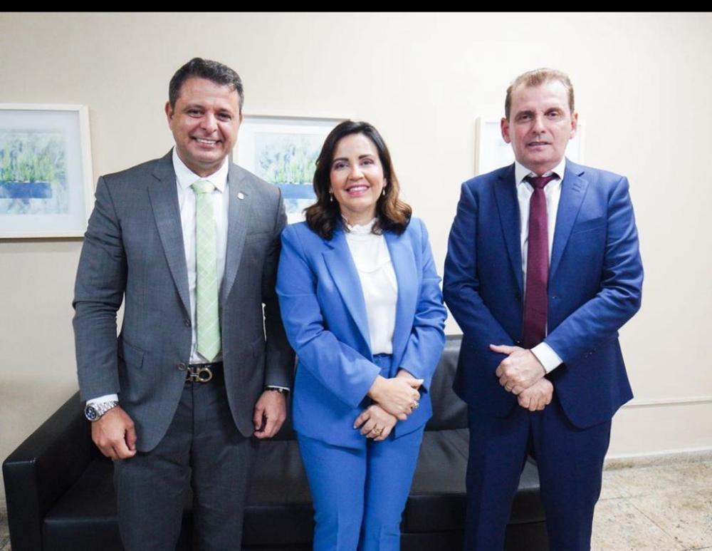 Deputado Chico Mendes participa de solenidade que homenageia a secretária Pollyanna Dutra com título de cidadã de João pessoa 