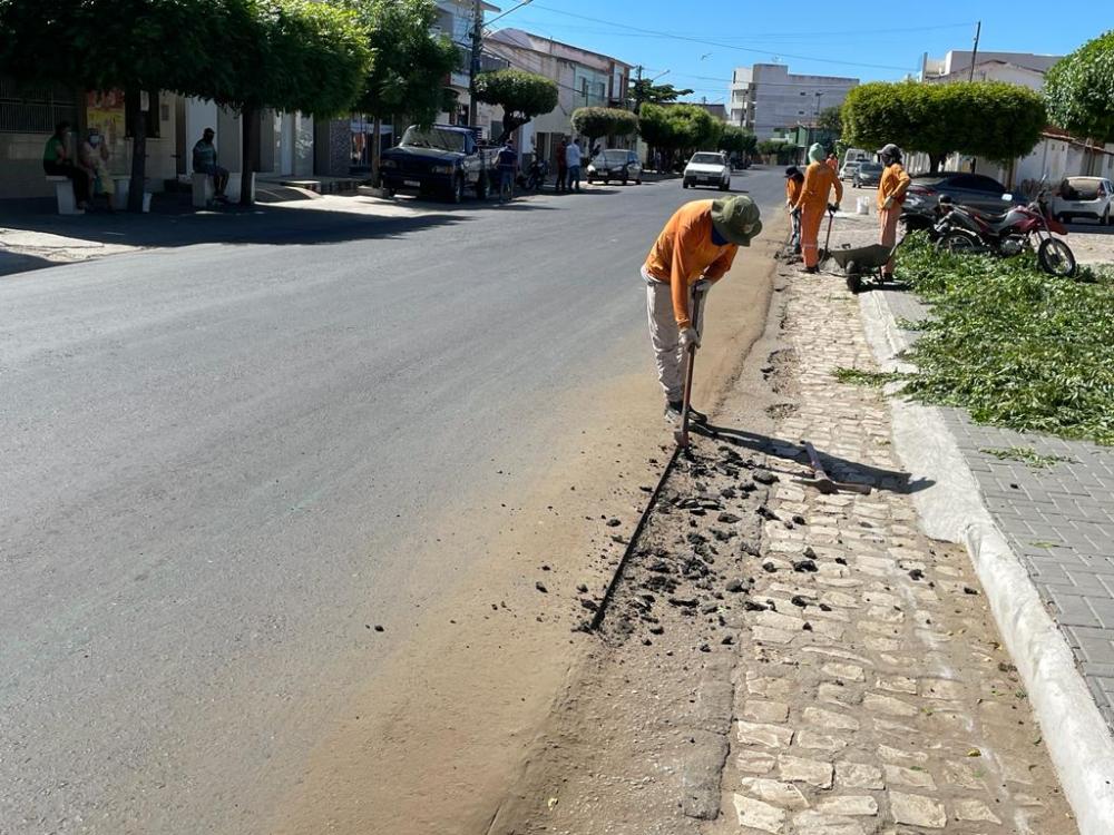 Trecho que liga São João do Rio do Peixe a Brejo das Freiras está sendo reformado e todo sinalizado (Foto: tribuna10) 