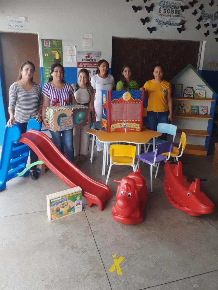  Prefeito Ceninha Lucena entrega livros e brinquedos pedagógicos em todas as escolas de Bonito de Santa Fé 
