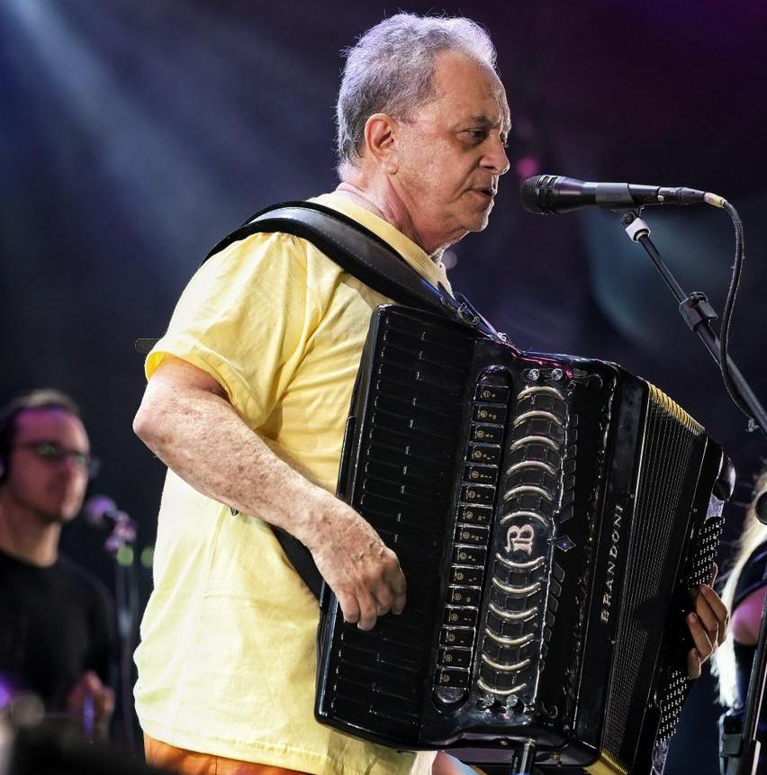 Após Flávio José criticar São João de CG por ter show reduzido; neste sábado prefeitura pediu desculpa