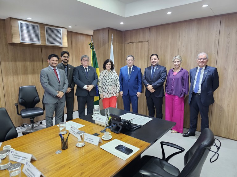  No Ministério da Saúde, João Azevêdo discute pagamento do piso da enfermagem e destaca êxito dos programas Opera Paraíba e Coração Paraibano 