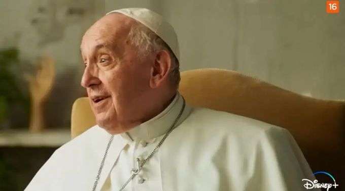 Papa Francisco volta a ser internado para exames 