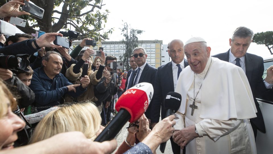 Papa Francisco recebe alta de hospital 
