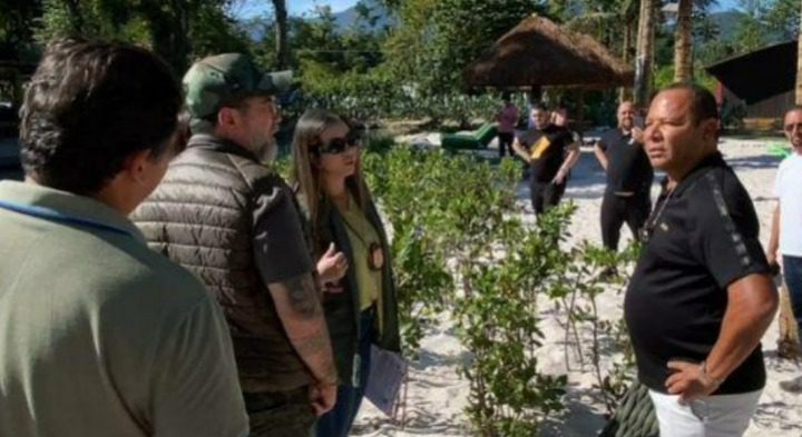 Agentes da Polícia Militar Ambiental e da Polícia Civil também estavam presentes ao local. 