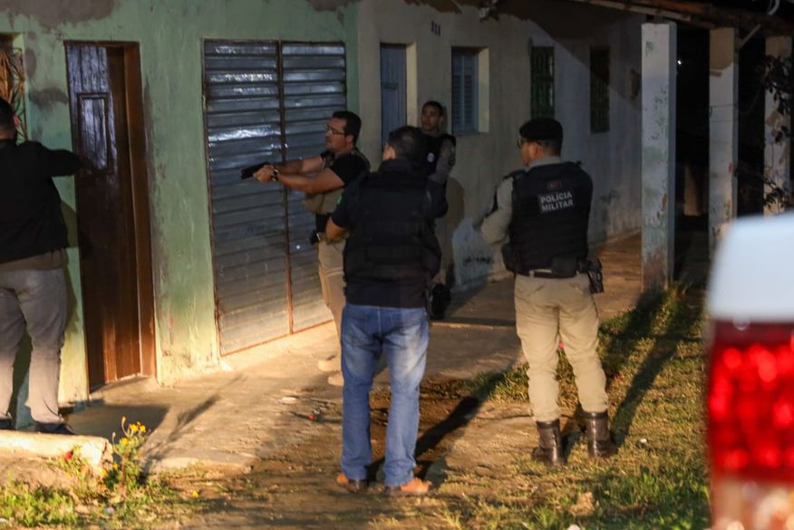 Um cemitério foi encontrado pelos policiais em uma região de mata na região do município de Lagoa de Dentro