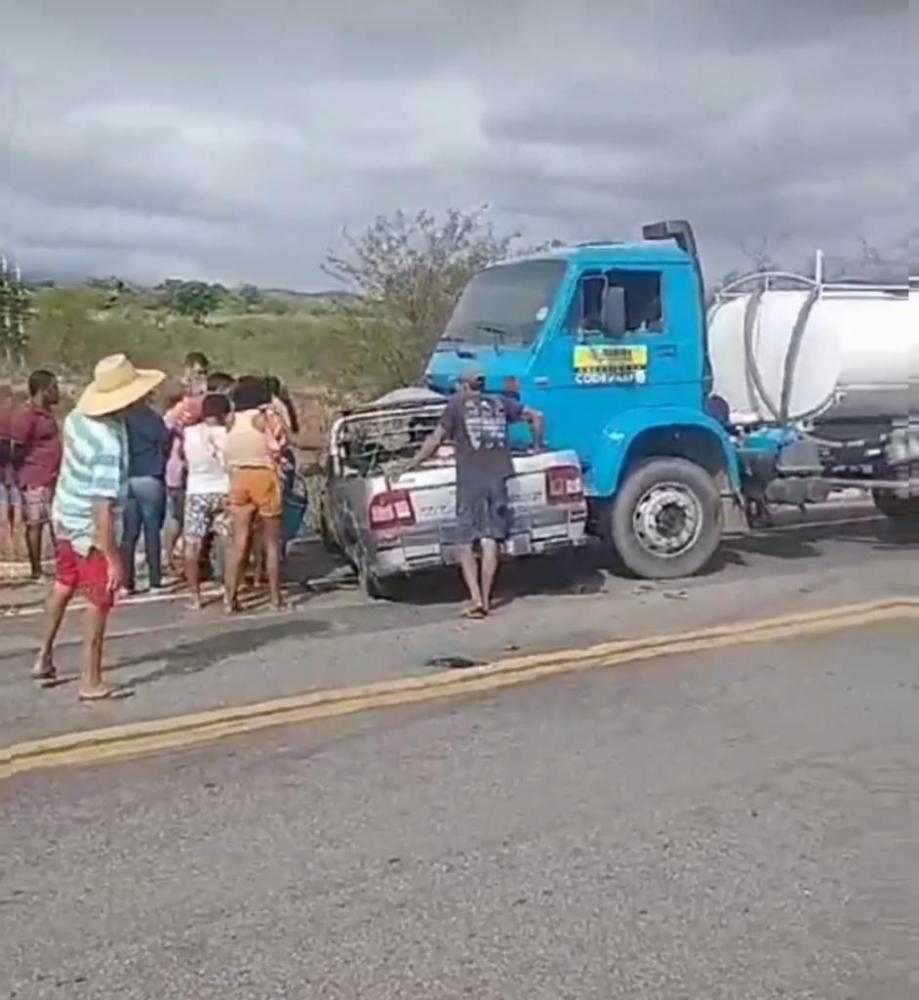 Trânsito ficou lento nolocal do acidente 