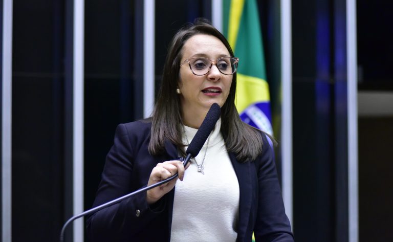 Câmara aprova projeto que inclui educação política e direitos da cidadania no currículo escolar