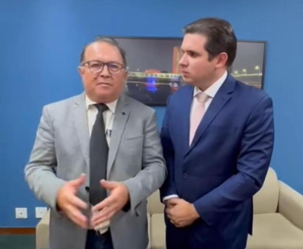 Hugo Motta garante recursos para Bonito de Santa Fé durante audiência com o prefeito Ceninha Lucena, em Brasília 