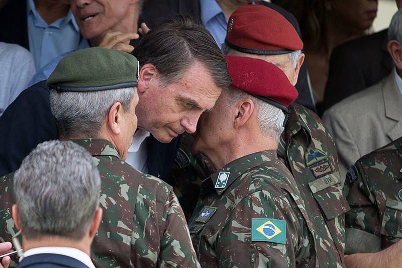 Bolsonaro em discurso defende golpe militar 
