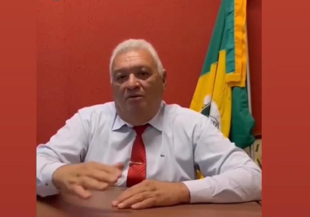 Vereador e presidente da Câmara do Barro, Itamar Mendes, durante sessão (Foto: Divulgação) 