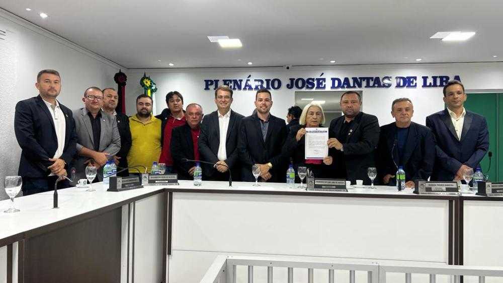 Câmara de São José de Piranhas empossa suplente de vereadora na noite desta segunda-feira (4) 