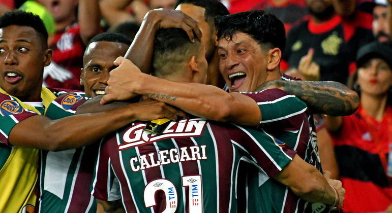 Fluminense bate o Flamengo em um jogo emocionante 