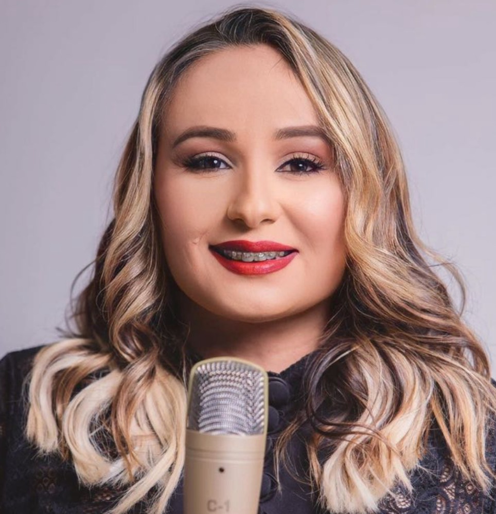 Comunicadora Goretty Videres completa 23 anos de profissão com muito talento