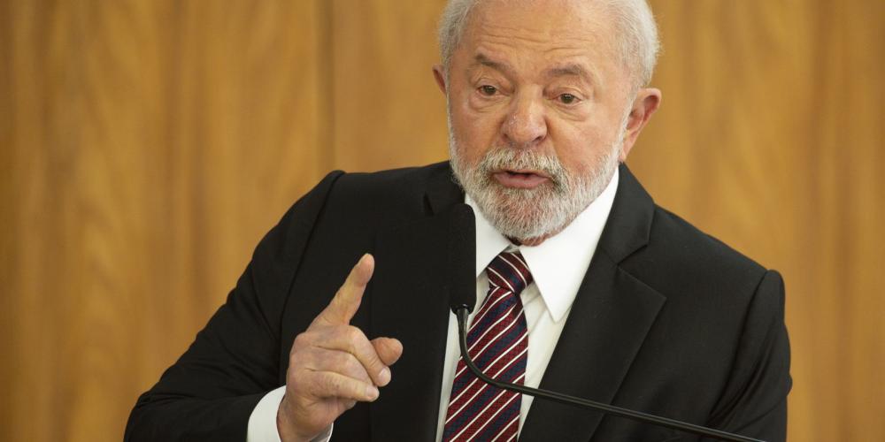O objetivo é retomar a articulação no quadril do presidente, desgastada por uma artrose.