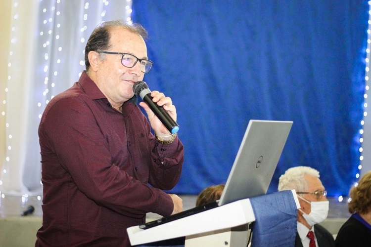 Mesmo diante da crise do FPM, prefeito Ceninha Lucena paga folha de setembro dentro do mês trabalhado