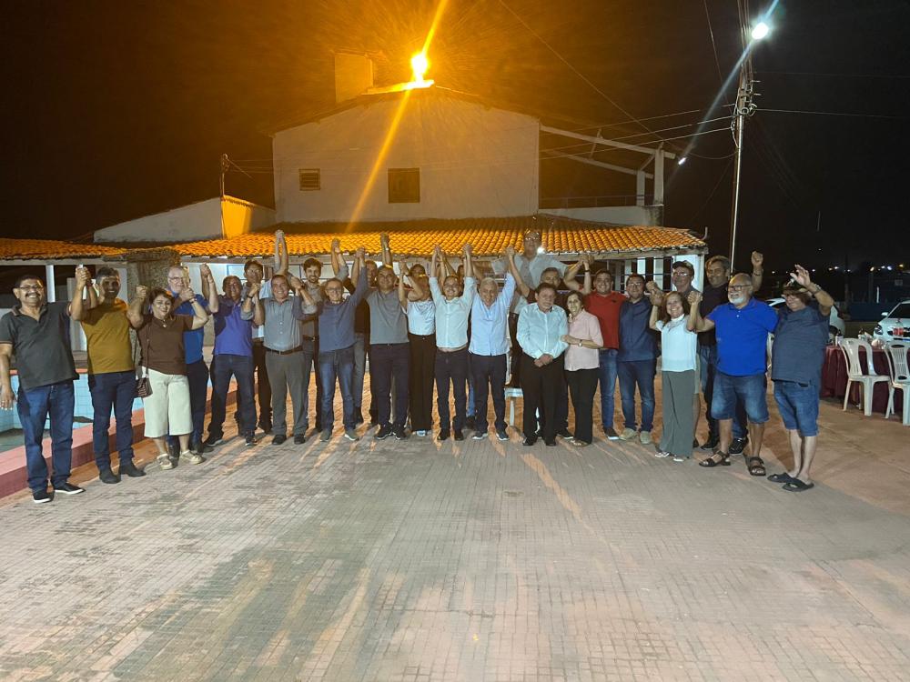 Lideranças de oposição promovem reunião visando às eleições do ano que vem e agita disputa política no Barro 