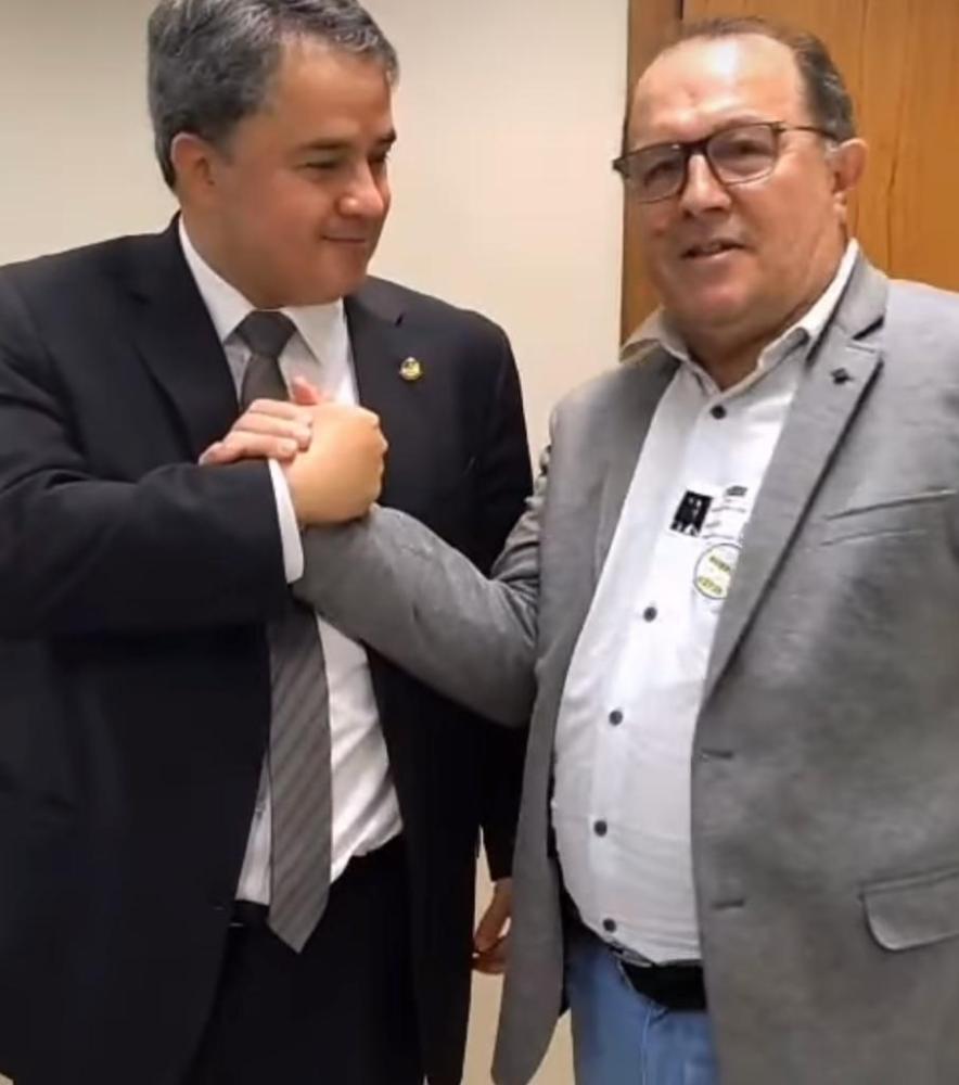  Efraim Filho recebe Ceninha Lucena e anuncia recursos para a saúde e aquisição de carro pipa para Bonito de Santa Fé