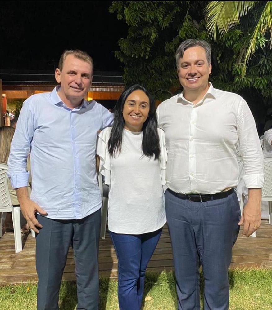Chico Mendes e Júnior Araújo posam para foto com Gorete Braga e aumenta expectativa sobre formação da chapa de oposição em Cajazeiras 