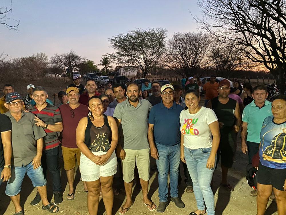 Prefeito Luiz Claudino se reúne com moradores rurais e anuncia investimentos 