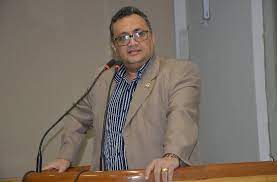 Kléber Lima toma posse na tarde de hoje na Câmara de Caajazeiras; ele assume a vaga de Lindberg Lira