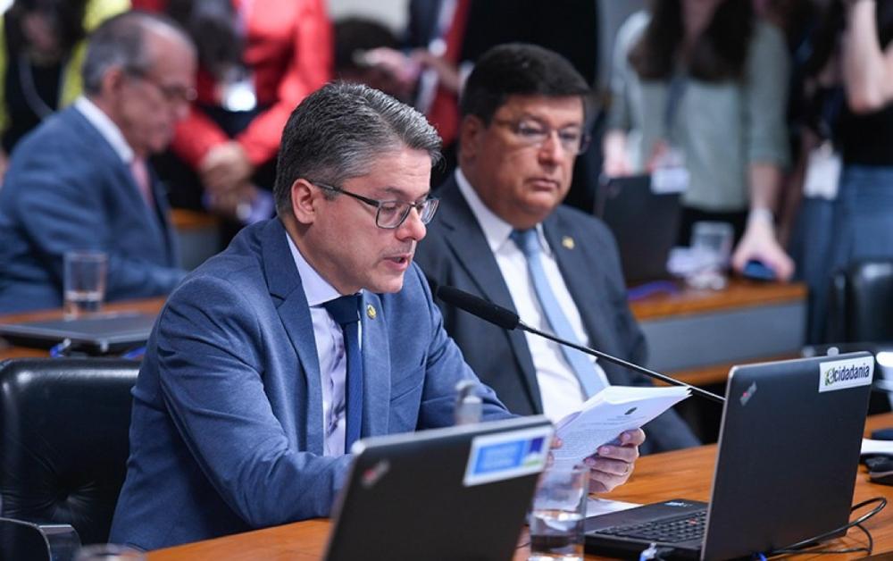 Em vitória de Lula, taxação de super-ricos é aprovada no Senado. Leia matéria 