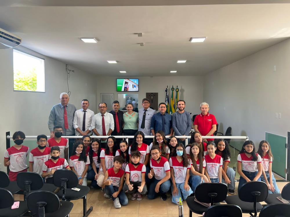 Em sessão ordinária, Câmara do Barro aprova criação da Escola do Legislativo e recebe alunos de escola infantil 