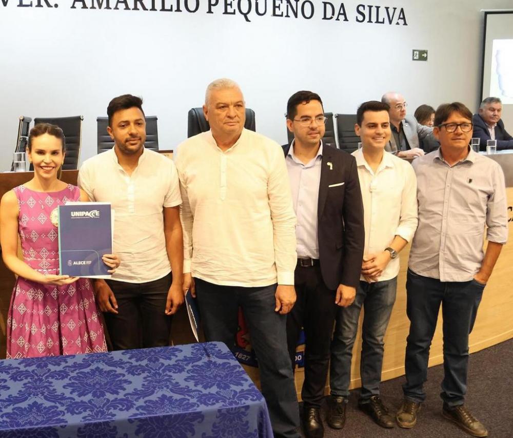 Presidente da Câmara do Barro assina convênio com a Unipace; cooperação garante oferta de vários cursos