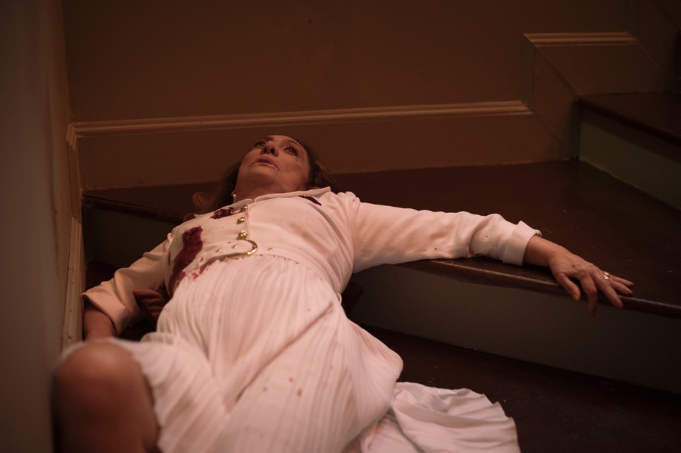 Terra e Paixão: morte de Agatha comove fãs e rende elogios à Eliane Giardini