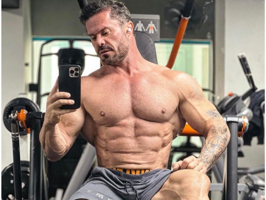 O influenciador fitness Renato Cariani, de 47 anos, se defendeu nas redes sociais