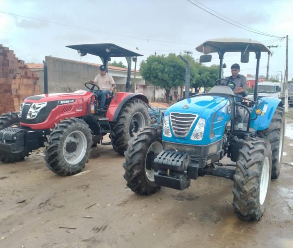 Pelo menos cinco tratores de pneus equipados já estão prontos para atender toda a demanda dos pequenos agricultores