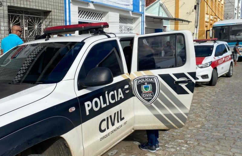 A Polícia faz buscas na região para tentar encontrar os autores do assalto