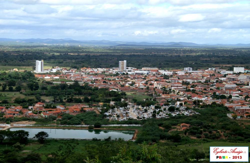 Chuva e vento destruiu telhados de casas e danificou objetos 