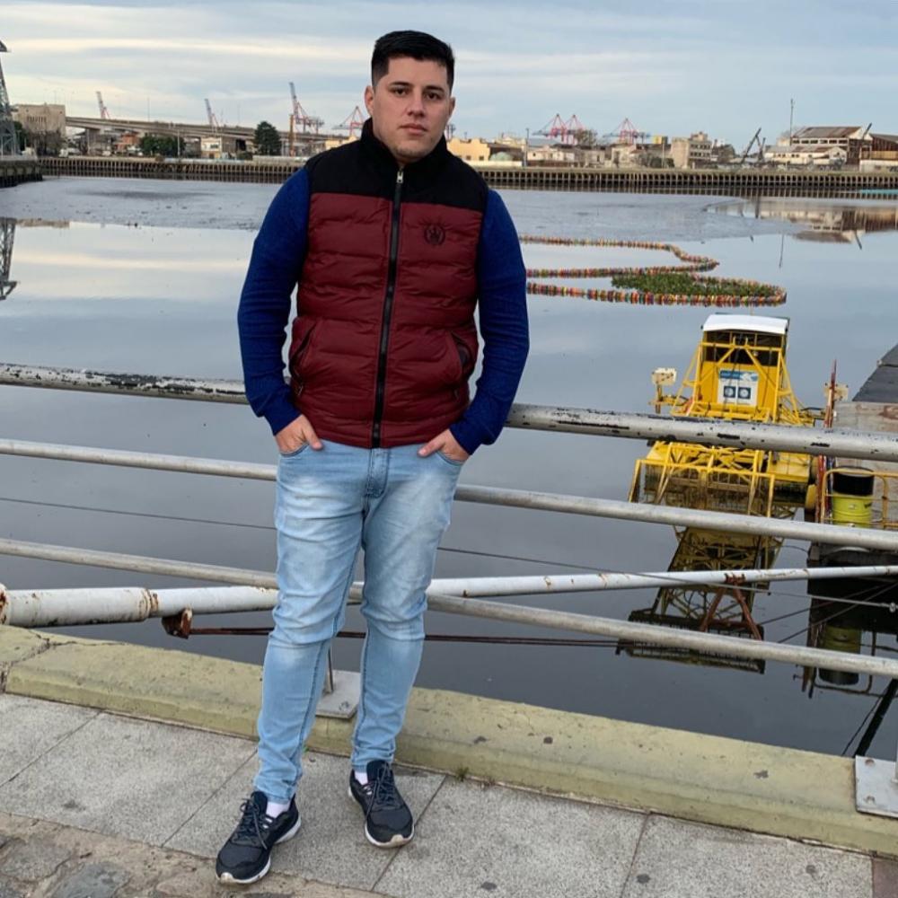 Segundo testemunhas, após cometer o crime, o suspeito subiu na bicicleta e fugiu em direção à Rua Luís Gama