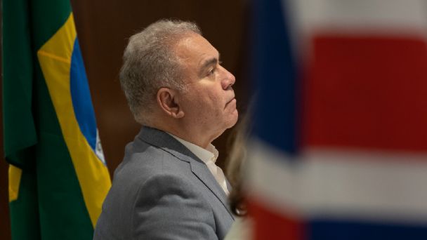 Ministro anunciou em cadeia nacional de emissoras de rádio e TV. 