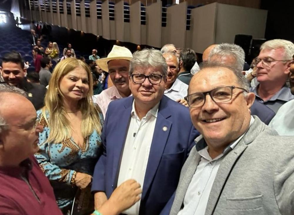 Ceninha Lucena participa do lançamento da revista “Paraíba da Gente” e destaca crescimento do estado no governo de João Azevedo