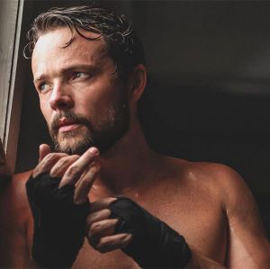 Aos 38 anos e pai de um menino, ele sustenta a família com o empreendimento, que fica em Copacabana