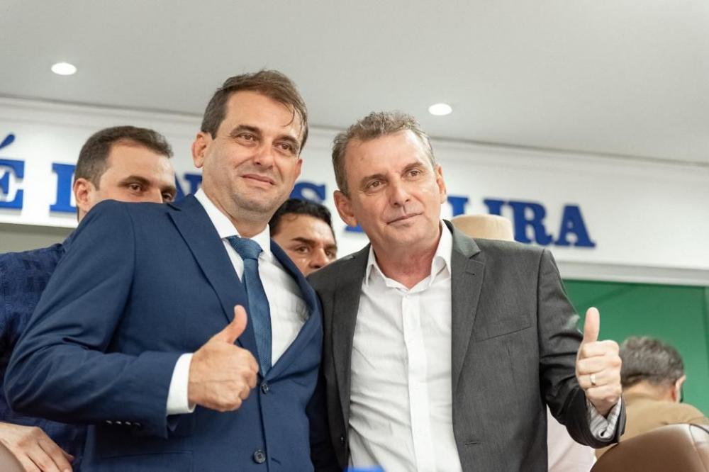 Deputado Chico Mendes, ao lado do prefeito Bal, de São José de Piranhas (Foto: Divulgação) 